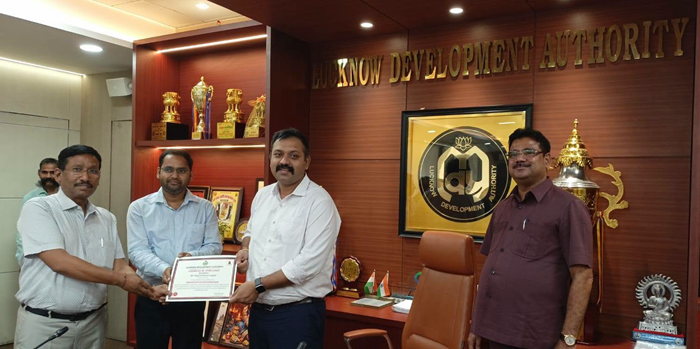 Lucknow Development Authority VP honours officers & employees for donating blood